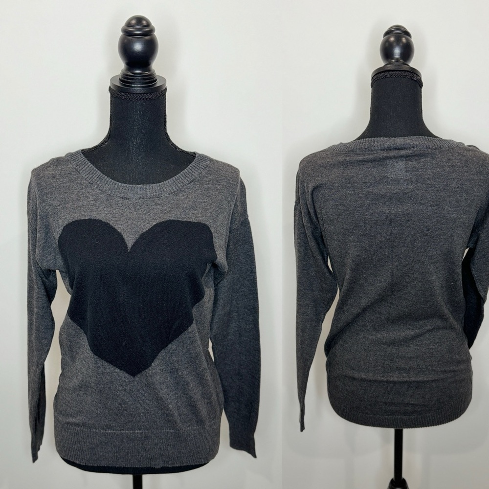 ML Gray Big Heart Long Sleeve Lightweight Sweater (Medium)